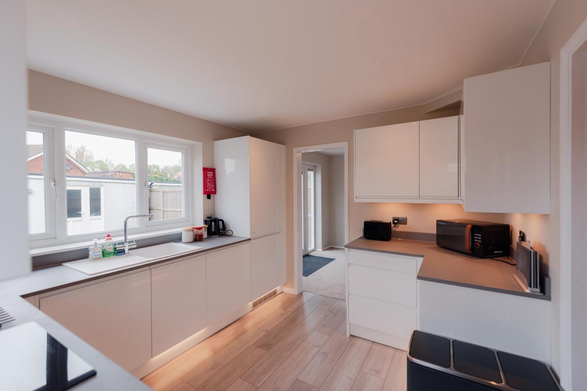 Luxury Recently Renovated 3 Bedroom Home In Sandwich Kent Екстериор снимка