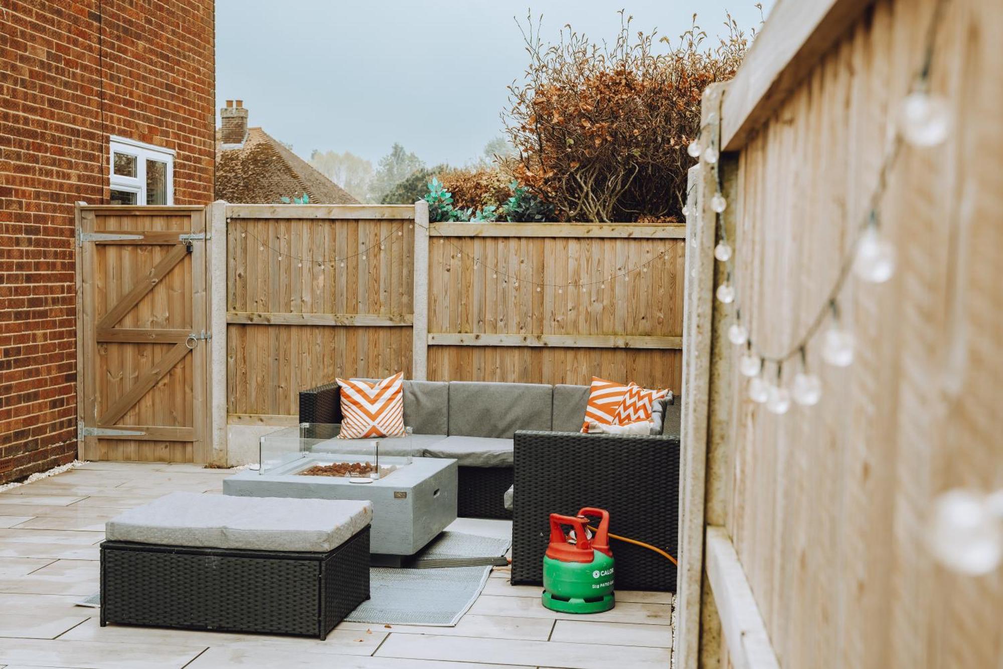 Luxury Recently Renovated 3 Bedroom Home In Sandwich Kent Екстериор снимка